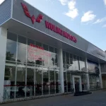 Ilustrasi logo dan diler resmi Wuling Motors sebagai bentuk komitmen perusahaan dalam menjaga kualitas layanan konsumen.