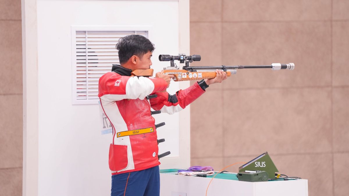 Penembak Indonesia beraksi di arena tembak indoor Asian Games