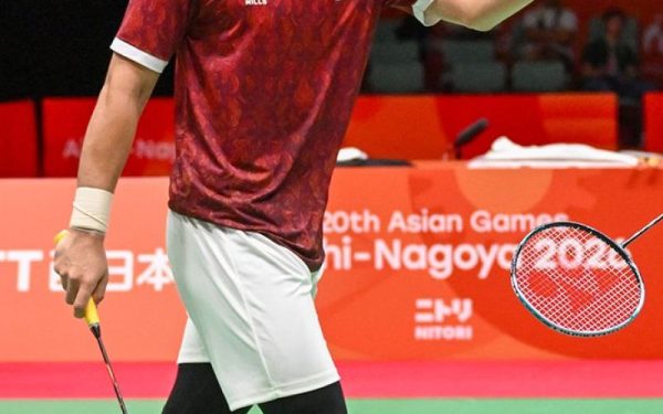 Marthin Daniel dan Leo Rolly Carnando merayakan poin di Asian Games 2026