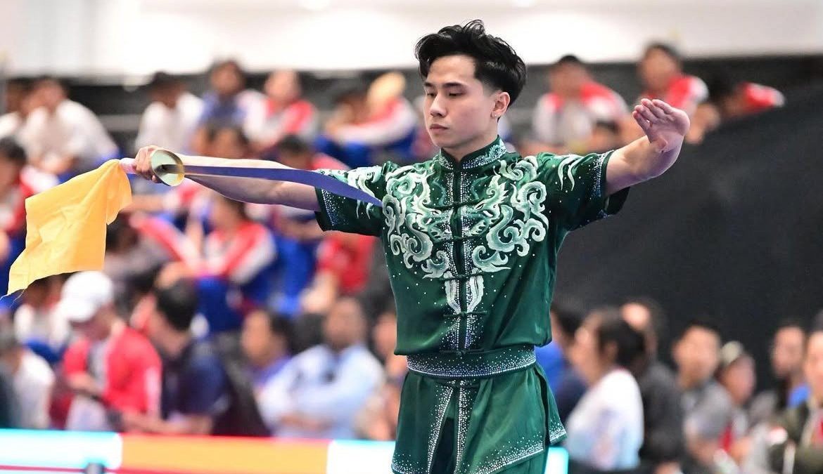 Atlet wushu Indonesia Seraf Naro Siregar saat beraksi
