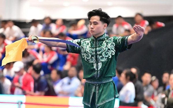 Atlet wushu Indonesia Seraf Naro Siregar saat beraksi