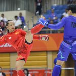 Vallensia Fahira Hotmauli (merah) bertarung melawan petarung Thailand pada semifinal MMA -54kg putri Asian Games 2026 di Nagoya