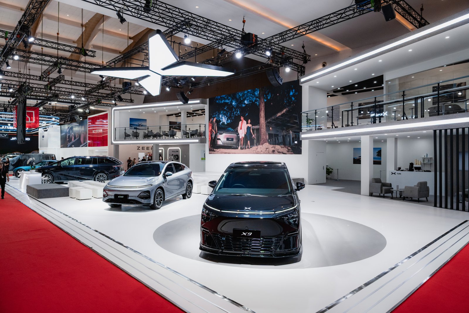 Booth kendaraan di pameran otomotif Indonesia