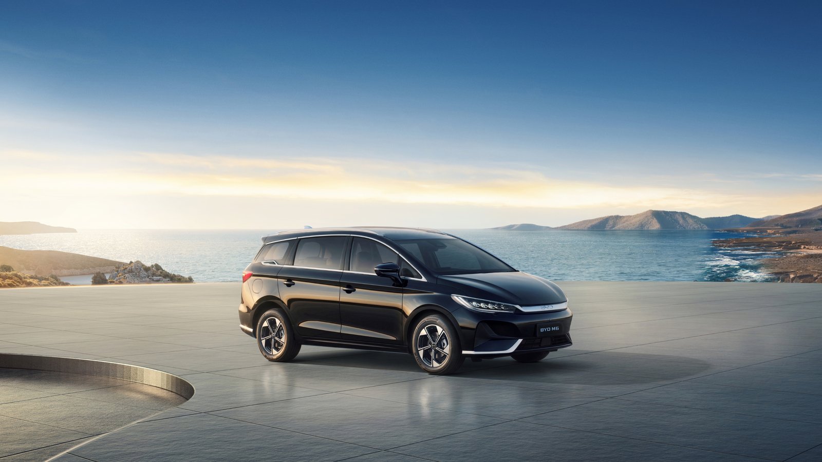 BYD M6 dalam foto resmi pabrikan