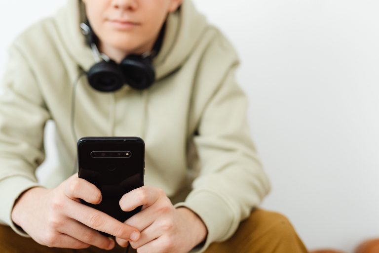 Cara Cek Fakta Informasi yang Beredar di Media Sosial
