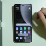 Layar utama HP Xiaomi dengan kotak Mi 15 Ultra di sampingnya