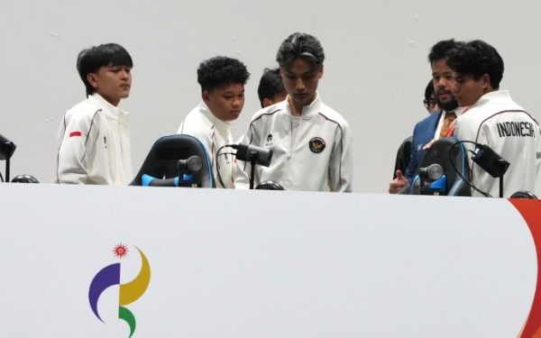 Timnas esports MLBB Indonesia bersama Wamenpora Taufik Hidayat di Aichi-Nagoya 2026