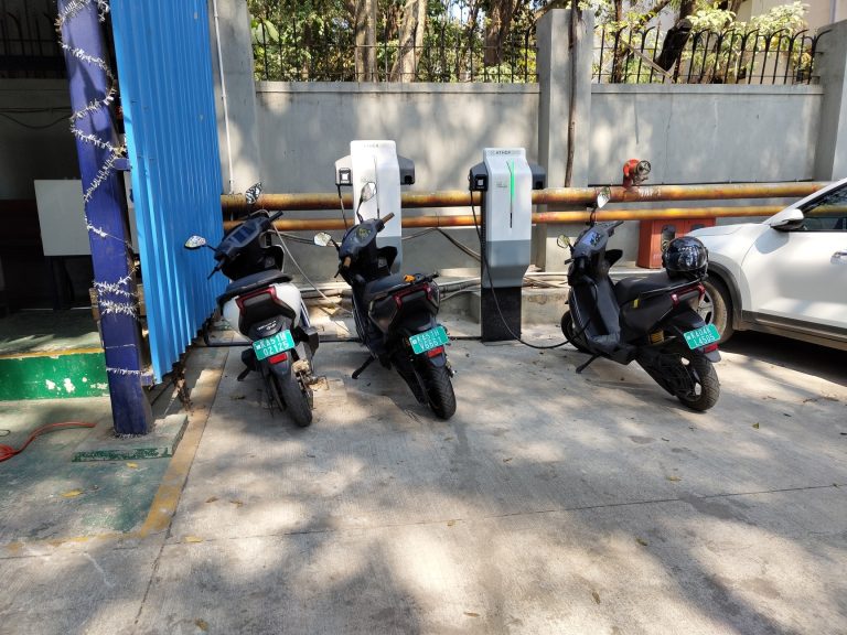 Perbandingan Motor Listrik Populer: VinFast Evo, Feliz II, Viper, ALVA N3, hingga Polytron Fox 500