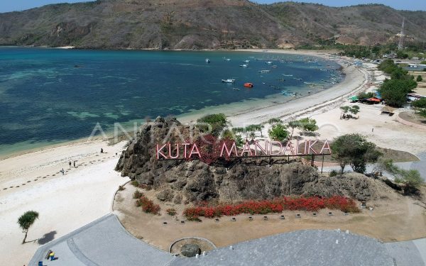 Panorama udara Pantai Kuta Mandalika, Lombok Tengah