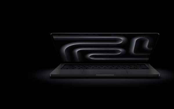 Laptop Surface berjalan Windows 11, foto resmi Microsoft