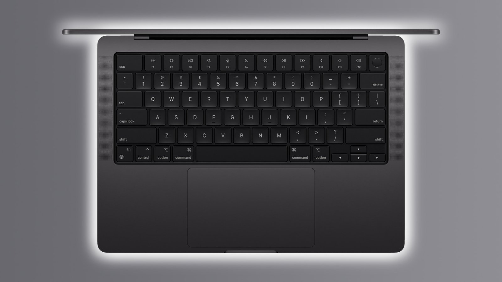 Laptop Surface di atas meja kerja kayu