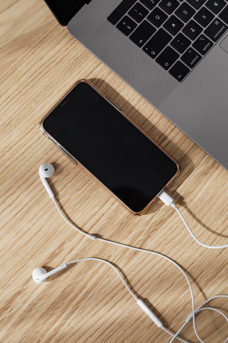 Tanda Charger dan Kabel HP Perlu Segera Diganti