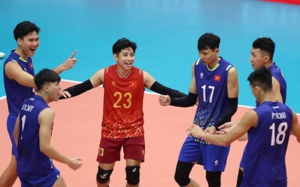 Pemain Vietnam merayakan kemenangan atas Indonesia voli putra Asian Games 2026
